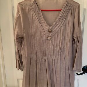 Women’s Large Top, V Neck